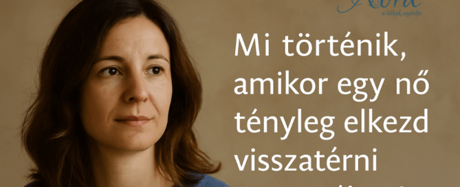 Egy nyugodt, gondolkodó nő ül meleg fényben, visszafogott tekintettel – a női önismereti út és belső visszatérés szimbóluma.