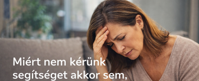 Középkorú nő a kanapén ülve, kezét a homlokára téve – lelki terhek és segítségkérés nehézségei